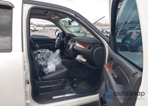 2010 Chevrolet Tahoe Ltz z USA, uszkodzony, nr VIN 1GNUKCE00AR210611